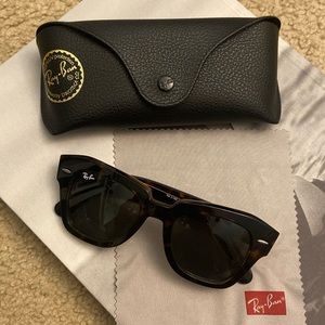 NEW WITHOUT TAGS. RAY BANS.